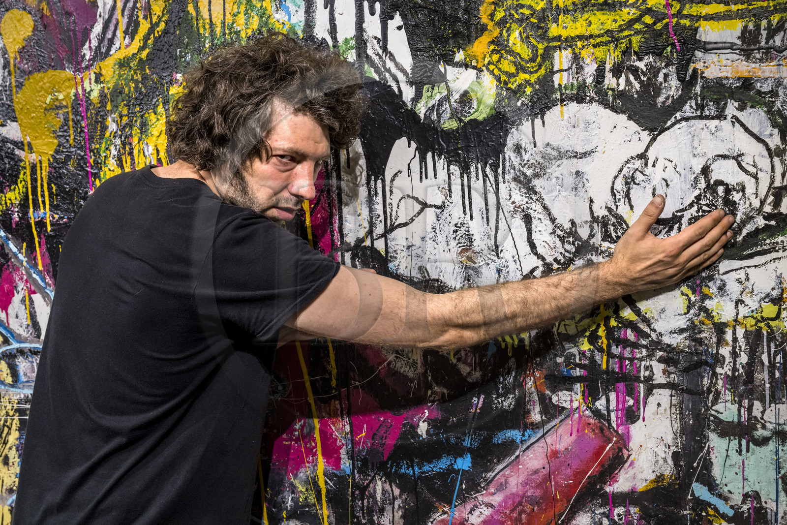 France, Alpes-Maritimes (06), Cannes, l'artiste Orsten Groom lors de son exposition au Suquet des Artistes en 2022