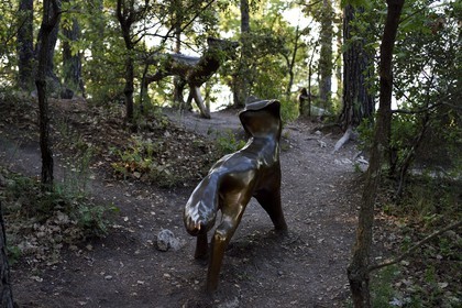 France, Bouches-du-Rhône (13),  Le Puy Sainte Réparade, Chateau La Coste domaine viticole et centre d'art contemporain, Foxes (Renards) par l'artiste Michael Stipe (Mention Obligatoire)
