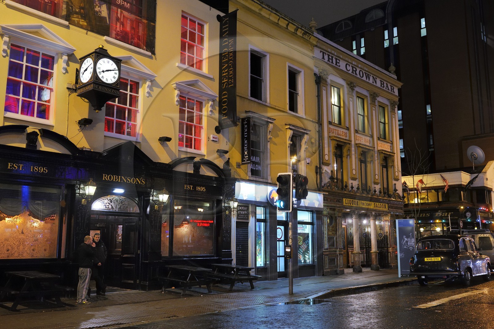 Royaume-Uni, Irlande du Nord, Belfast, le Crown Liquor Saloon fondé en 1826 est le seul pub à faire partie du National Trust (Monuments Historiques)