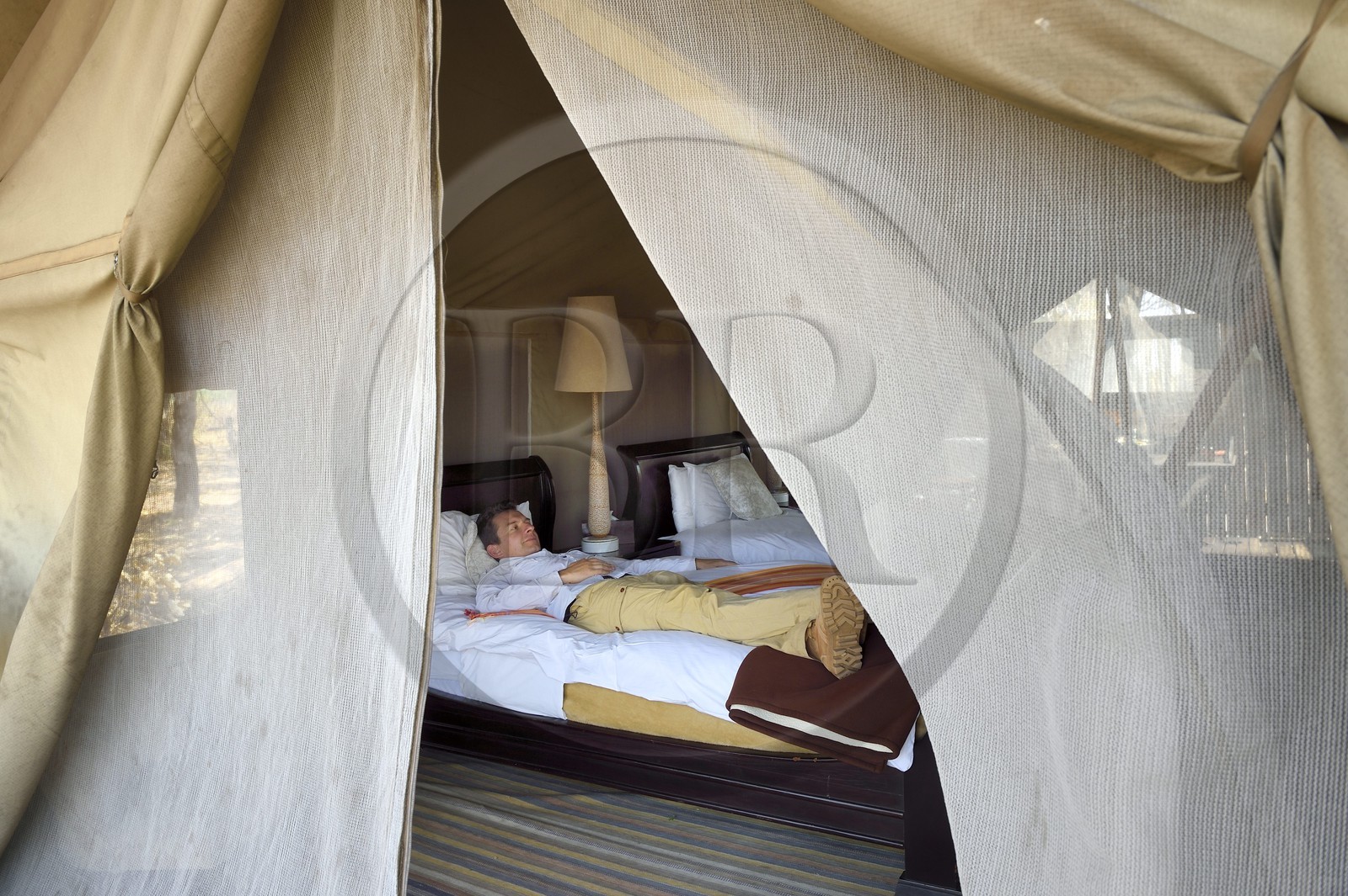 Zimbabwe, province de Matabeleland septentrional, parc national Hwange, Somalisa Expedition Camp de African Bush Camps, une tente