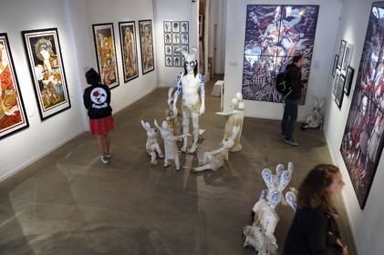 France, Paris, galerie Arts Factory, galerie d'Art contemporain, exposition de l'artiste Paul Toupet (sculptures) et Mikael de Poissy (peintures de tatouages)