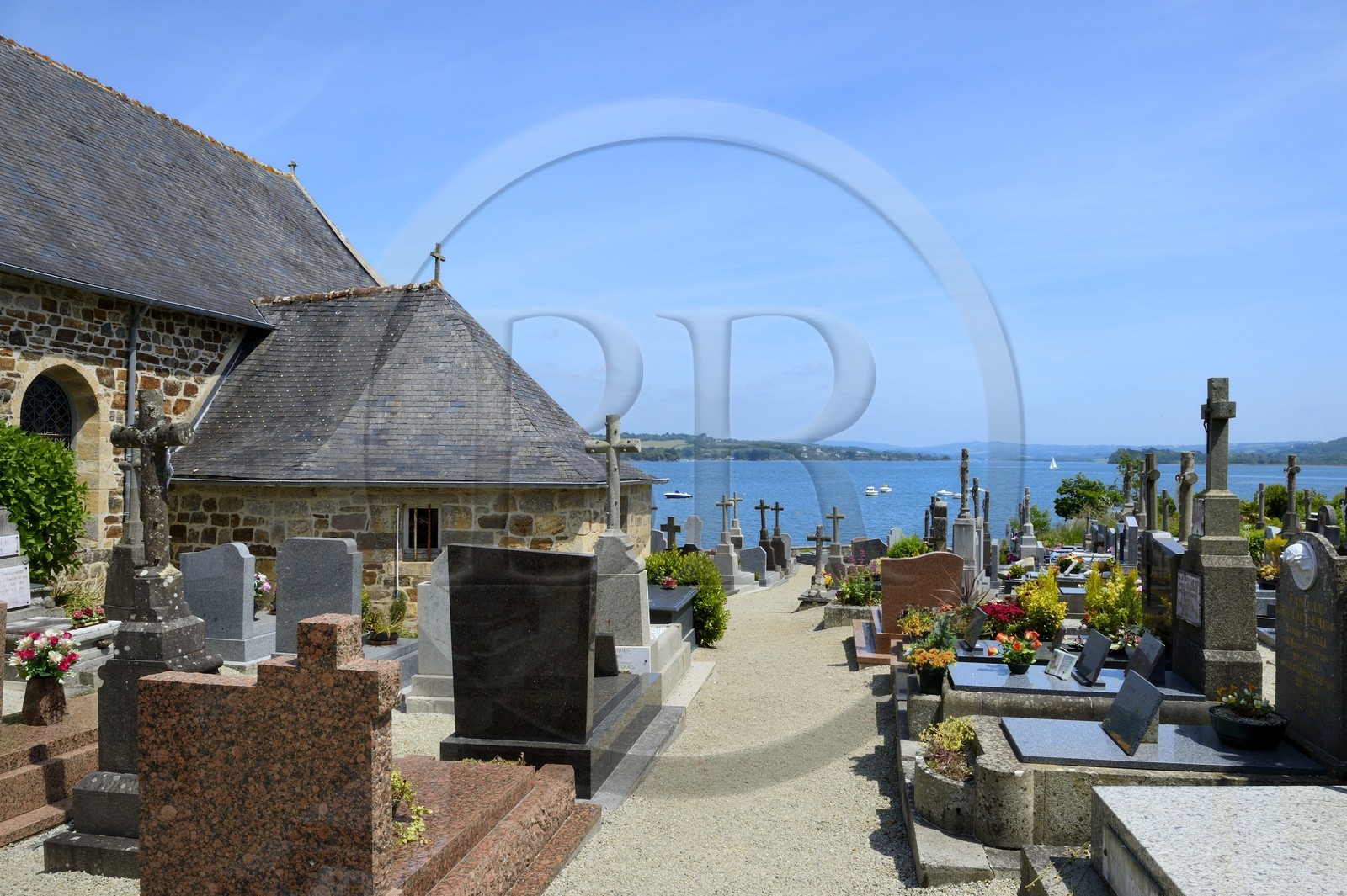 France, Finistère (29), , Mer d'Iroise, parc naturel régional d'Armorique, Presqu'île de Crozon, cimetière marin de l'église de Landévennec