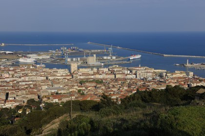 France, Hérault (34), Sète, point de vue de Notre Dame de la Salette, le vieux port