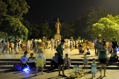 Vietnam, Hanoï, statue du roi créateur de la ville Ly Thai Tho