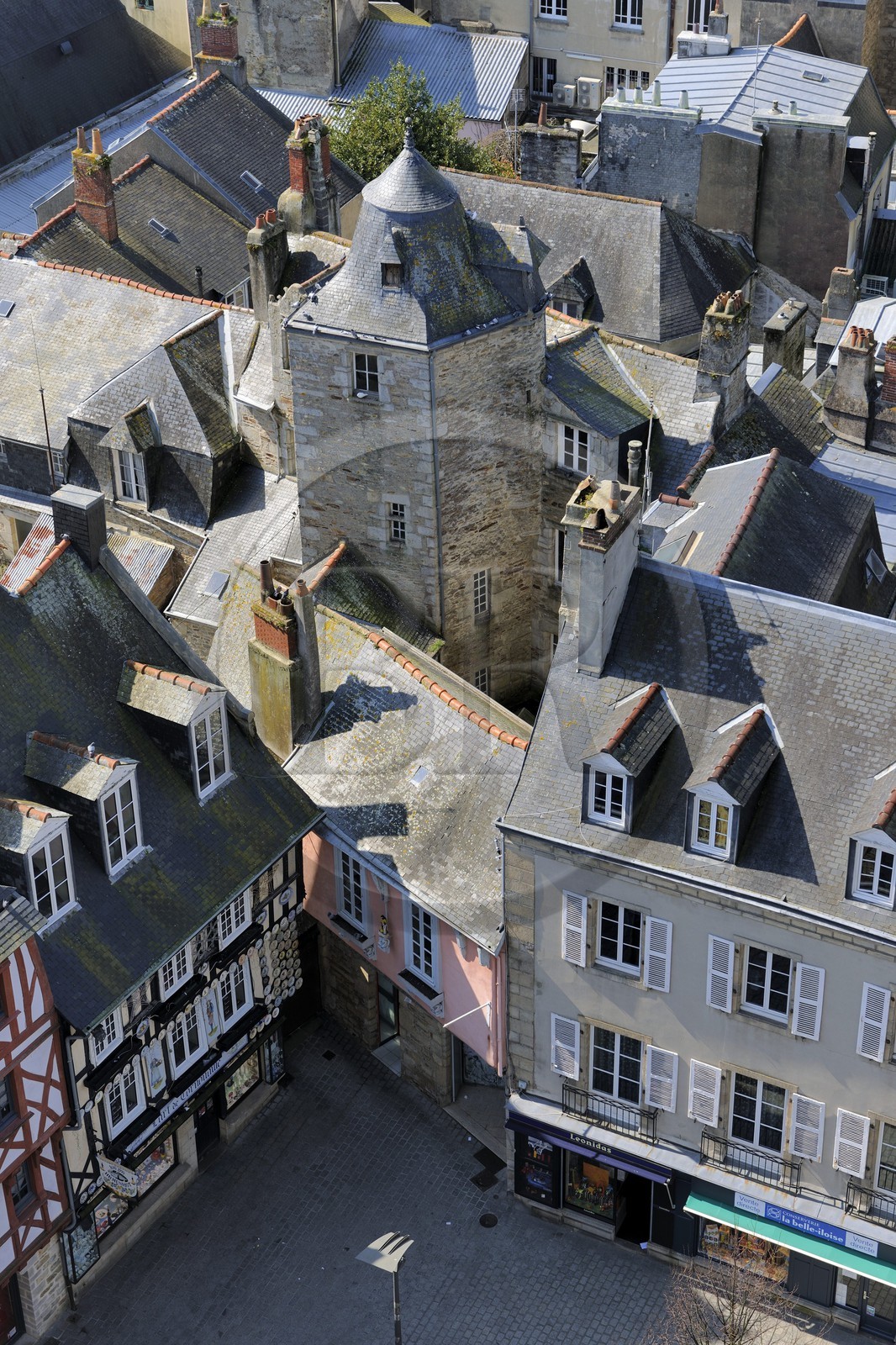France, Finistère (29), Quimper, la place Saint-Corentin à l'ombre de la cathédrale