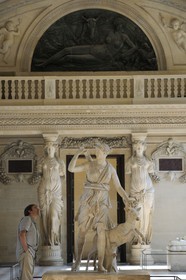France, Paris (75), musée du Louvre, la salle des Caryatides dans le département des antiquités grecques et romaines, Diane de Versailles