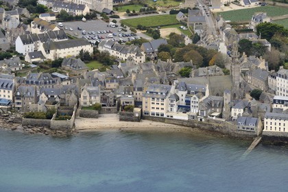 France, Finistere, Roscoff, Notre-Dame-de-Croaz-Batz church (aerial view)
