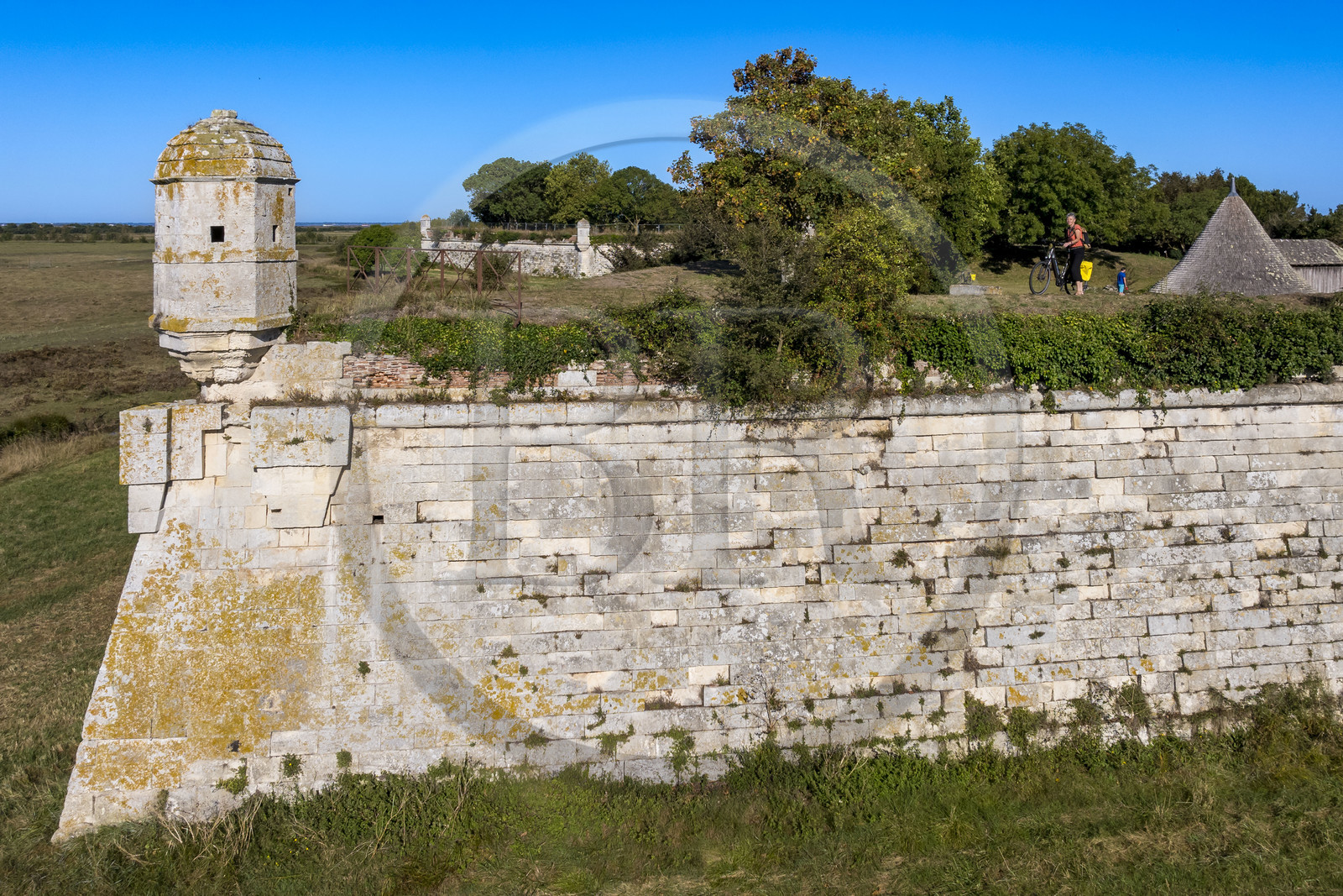 France, Charente-Maritime (17), Saintonge, Marennes-Hiers-Brouage, citadelle de Brouage, labellisé Les Plus Beaux Villages de France, les remparts batis de 1630 à 1640 sont munis d'échauguettes (vue aérienne)
