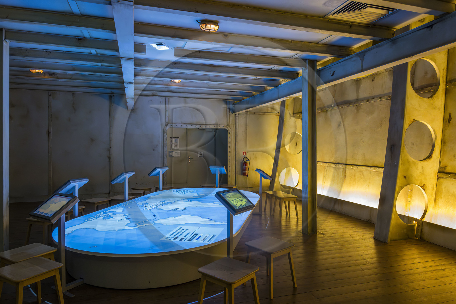 France, Loire-Atlantique (44), Saint-Nazaire, l'Escal'Atlantic dans l'ancienne base sous-marine allemande fait revivre le monde des transatlantiques, la carte du réseau maritime