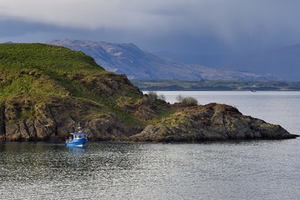 United Kingdom, Scotland, Highland, Argyll and Bute, Oban, fishermen in the islets of Loch Linnhe east of the Isle of Mull
