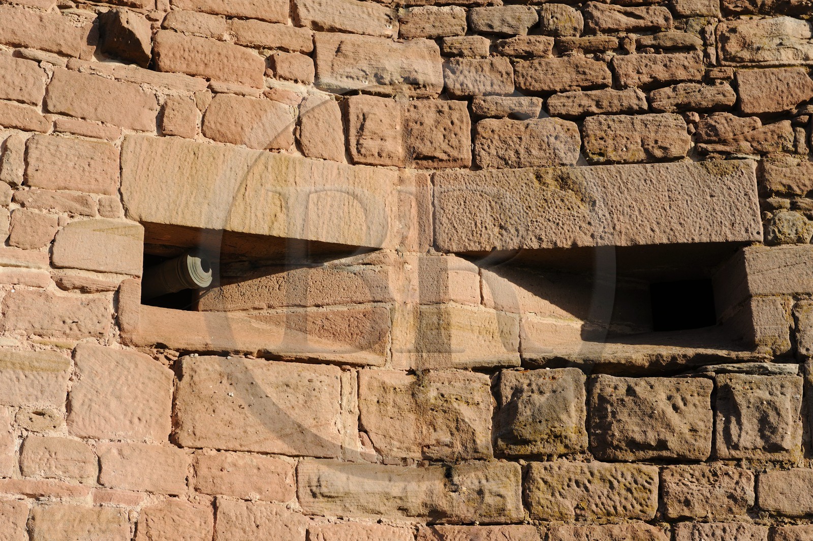 France, Bas-Rhin (67), le château du Haut-Koenigsbourg, meurtrières