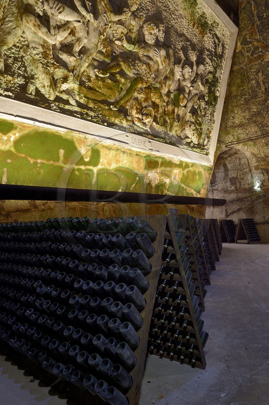 France, Marne (51), Reims le champagne, les caves du Domaine Pommery, bas-relief appelé Silène et sa cour de ménades en folie (1884) de Gustave Navlet