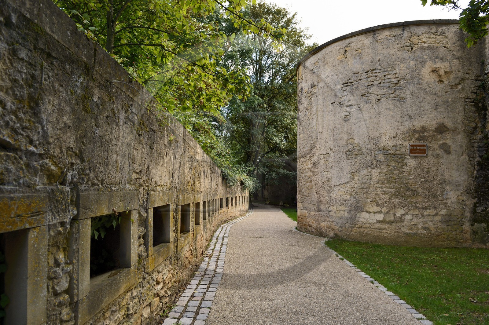 France, Moselle (57), Metz, circuit des remparts le long de la Moselle, la tour des Mareschaulx
