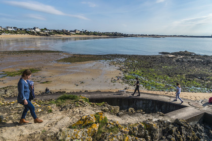 France, Ille et Vilaine, Cote d'Emeraude (Emerald Coast), Saint Malo, Le Pont beach