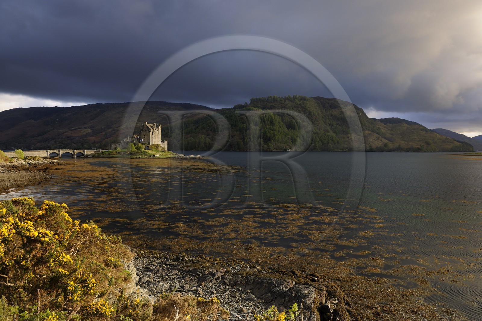 United Kingdom, Scotland, Highlands, Ross and Cromarty County, Eilean Donan Castle, castle at the start of Loch Duich