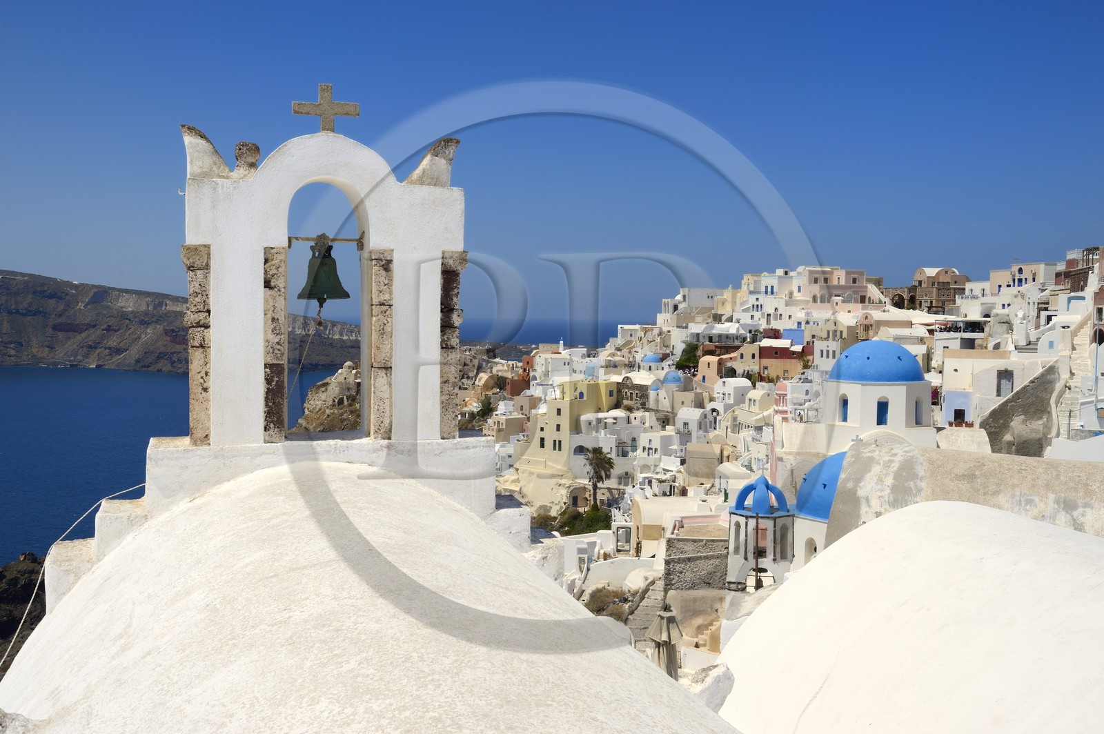 Greece, Cyclades, Aegean Sea, Santorini (Thira or Thera), the village of Oia overlooking the Caldera
