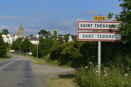 France, Finistère (29), étape sur le chemin de Saint Jacques de Compostelle, Saint-Thegonnec, l'église