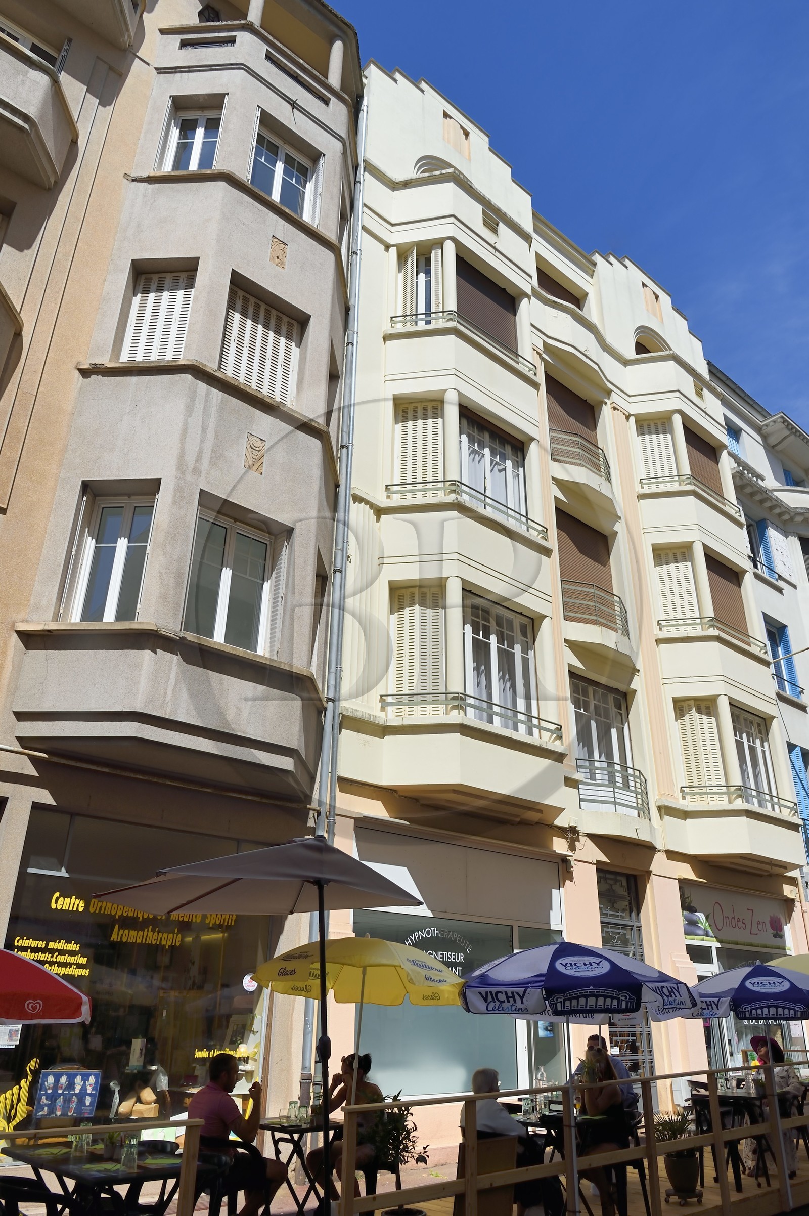 France, Allier (03), Vichy, immeubles de style Art Déco dans la rue Nicolas Larbaud (du n°7 au n°11)