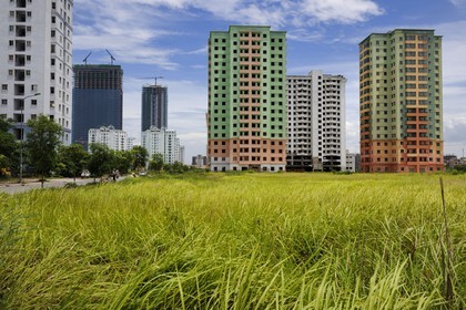 Vietnam, Hanoï, Cau Giay district, the Keangnam Hanoi Landmark Tower is the highest in the country supertall skyscraper with 336m, here in the back of a new building area