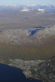 Norvège, Troms, montagnes et fjords au nord de Tromso (vue aérienne)