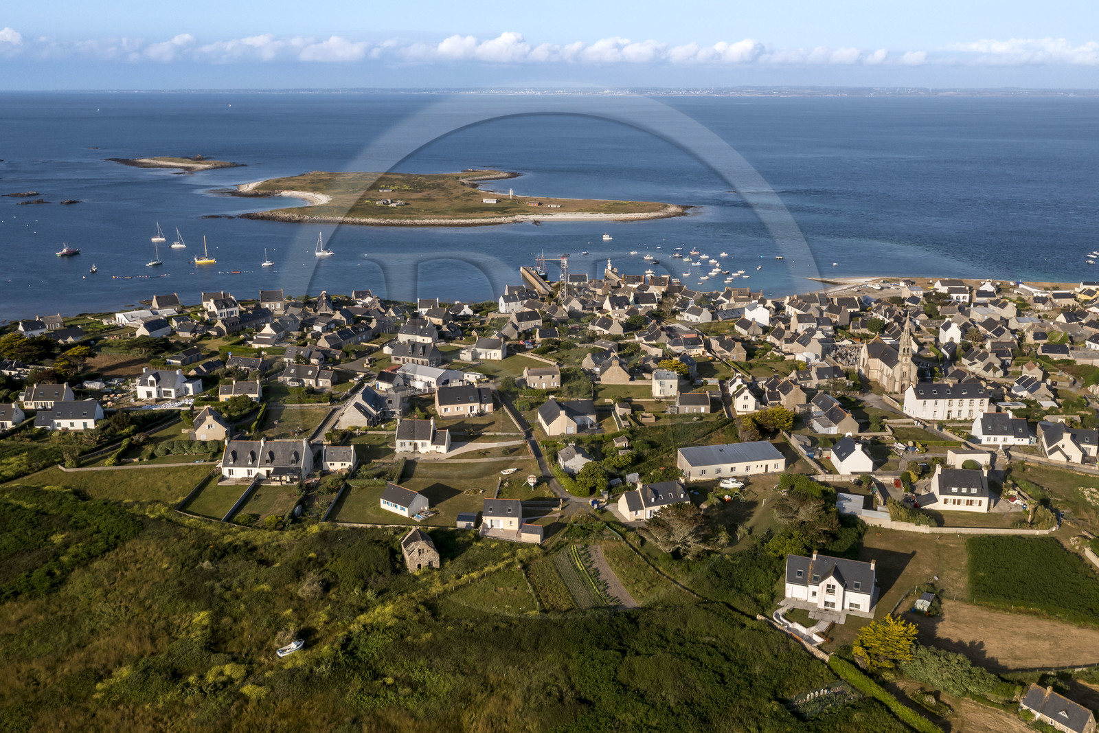 France, Finistère, Iroise Sea, Molene archipelago, Molene Island, the village and the Ledenez Vraz islet (aerial view)