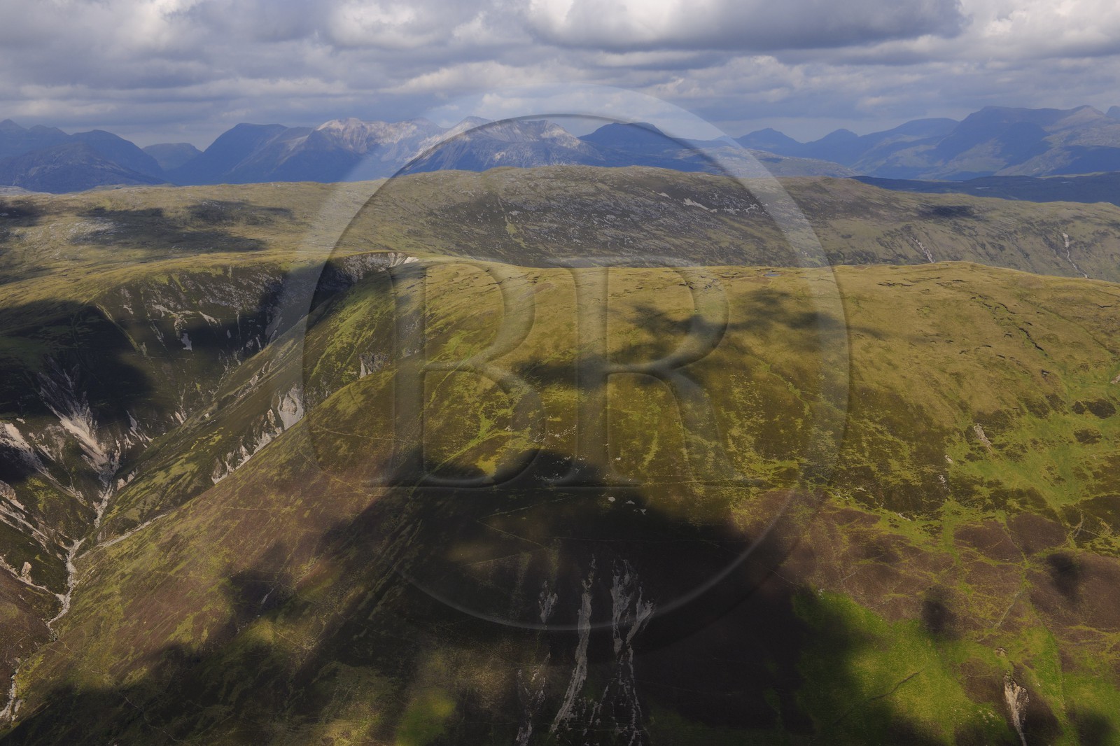 Royaume-Uni, Ecosse, Highland, montagnes du Wester Ross le long du Glen Toridon (vue aérienne)