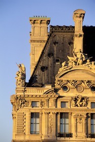 France, Paris (75), musée du Louvre, angle du Pavillon de Flore