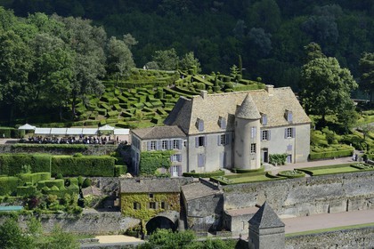 France, Dordogne (24), Périgord Noir, vallée de la Dordogne, Vézac, les jardins du château de Marqueyssac du XVIIIe siècle (vue aérienne)