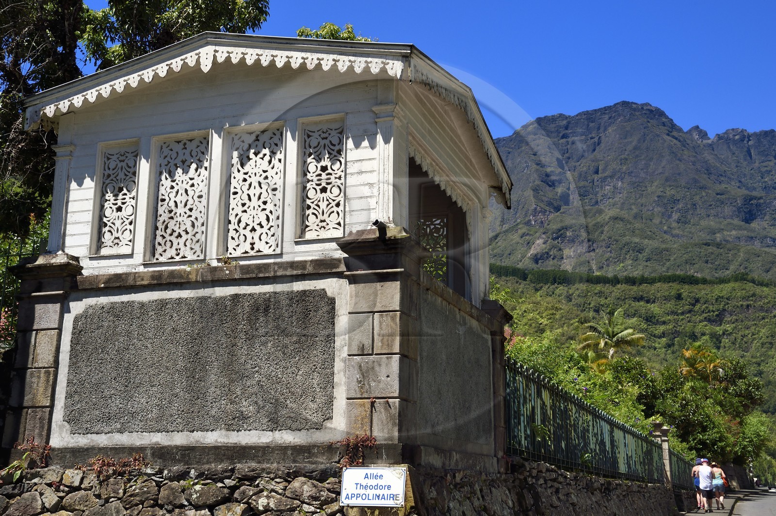 France, Ile de la Reunion, Cirque de Salazie, classé Patrimoine Mondial de l'UNESCO, Hell-Bourg, labellisé les Plus Beaux Villages de France, guétali ou kiosque de la Maison Barau case créole traditionnelle