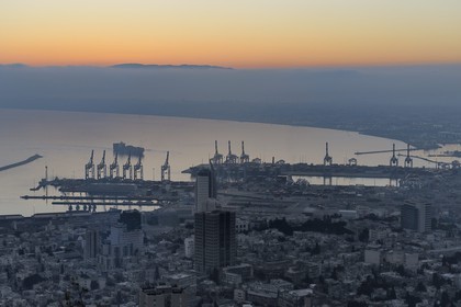 Israel, Haïfa, le centre ville et le port depuis le Mont Carmel