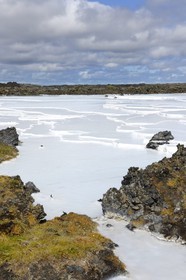 Islande, Grindavik, le Blue Lagoon au eaux très riches en silice (Usine géothermique)