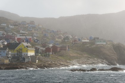 Groenland, cote ouest, baie de Baffin, Upernavik dans la brume