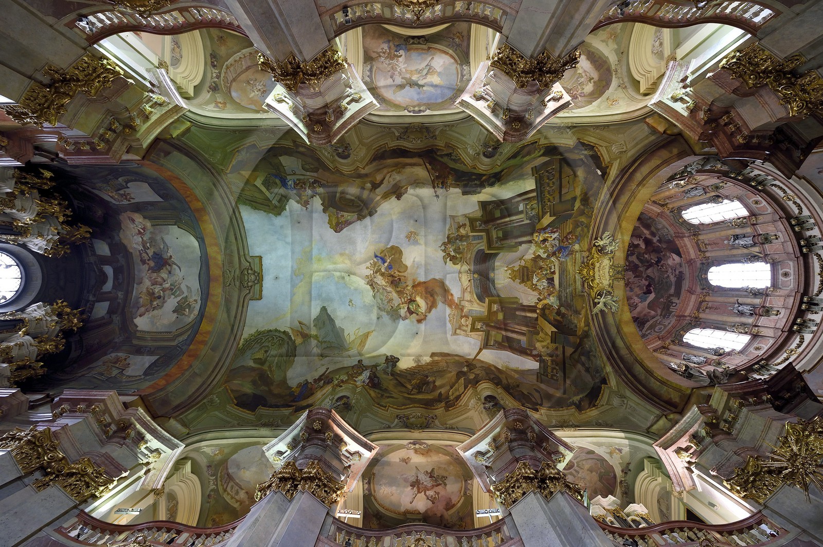 République Tchèque, Prague, centre historique classé Patrimoine Mondial de l'UNESCO, quartier de Mala Strana, l'église baroque Saint Nicolas (Sv. Mikulase)