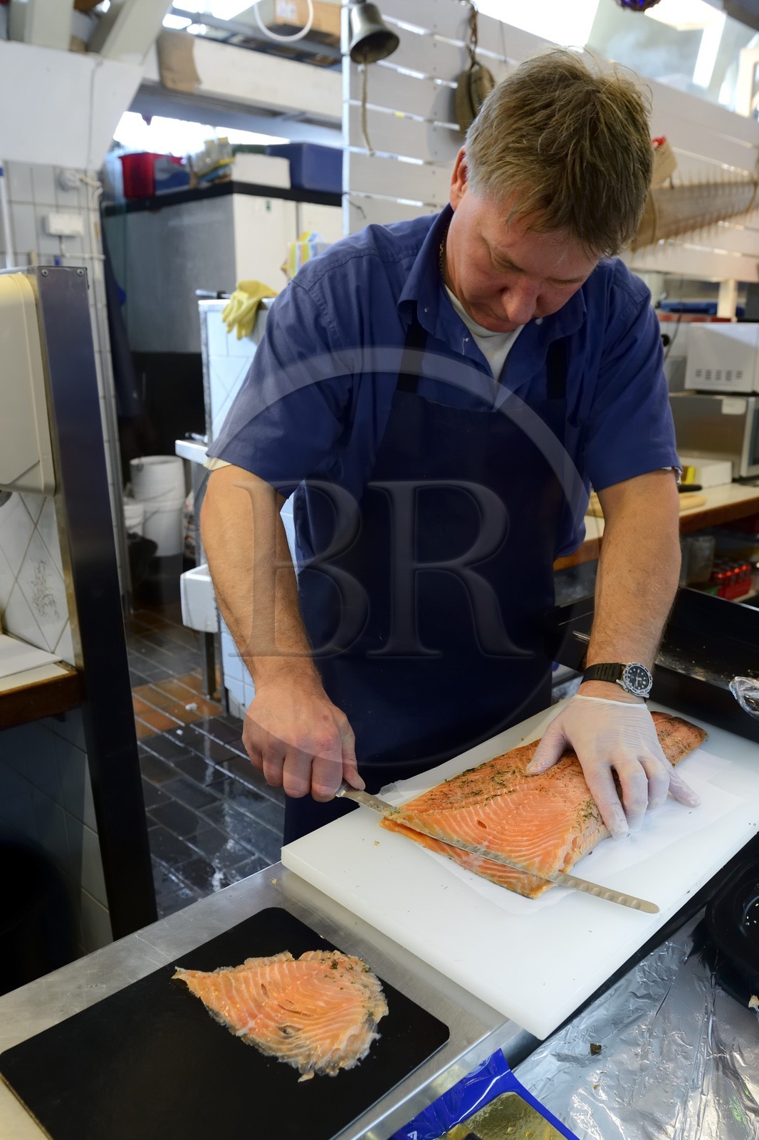 Sweden, Västra Götaland, Göteborg (Gothenburg), the Fish Church Feskekörka, salmon cut