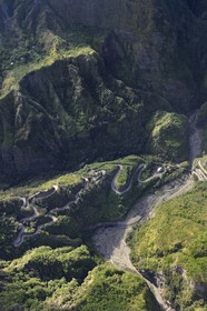 France, Ile de la Reunion, le cirque de Cilaos, classé Patrimoine Mondial de l'UNESCO, la route nationale 5 d'accès au cirque aussi appelée Route aux 400 virages (vue aérienne)