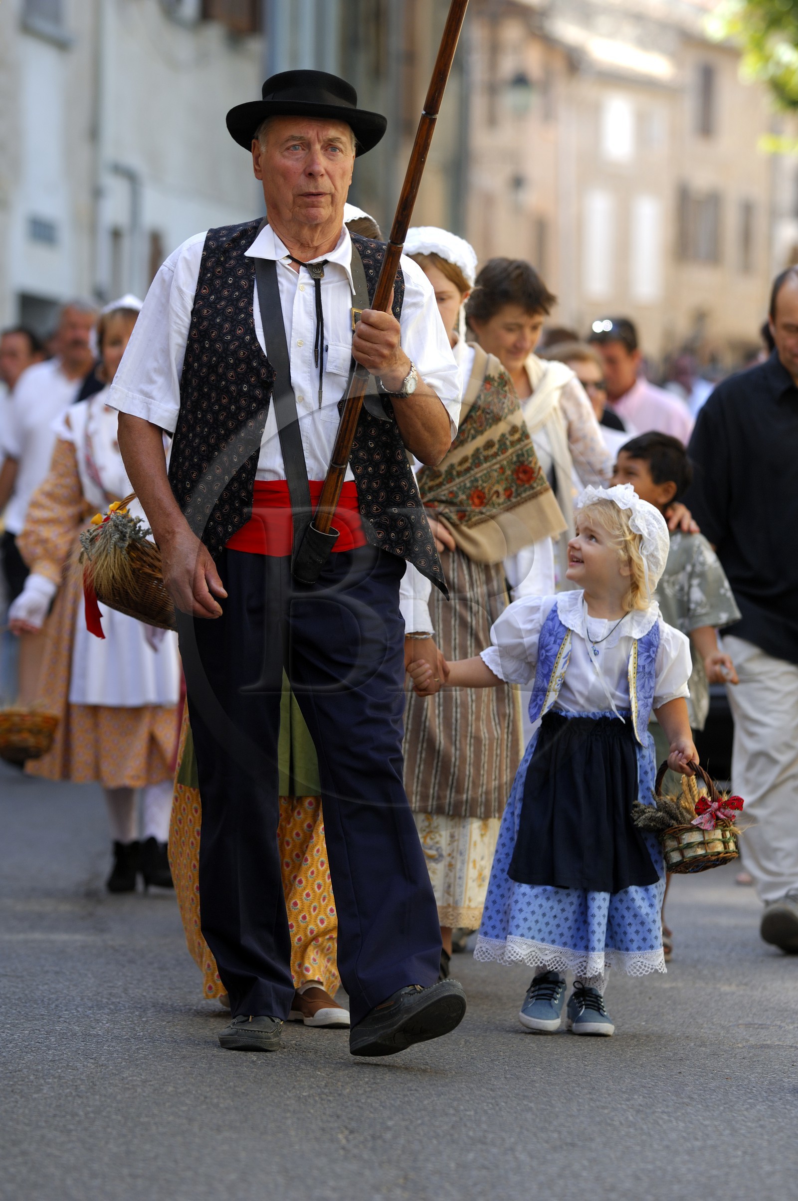 France, Var (83), la Provence Verte, Bras, la Bravade, procession de Saint-Etienne en costumes provençaux traditionnels