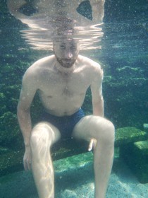 France, Corse-du-Sud (2A), région de Sartène, Sainte-Lucie-de-Tallano, les sources chaudes des bains de Caldane, une eau sulfureuse jaillit à 38°C dans un petit bassin