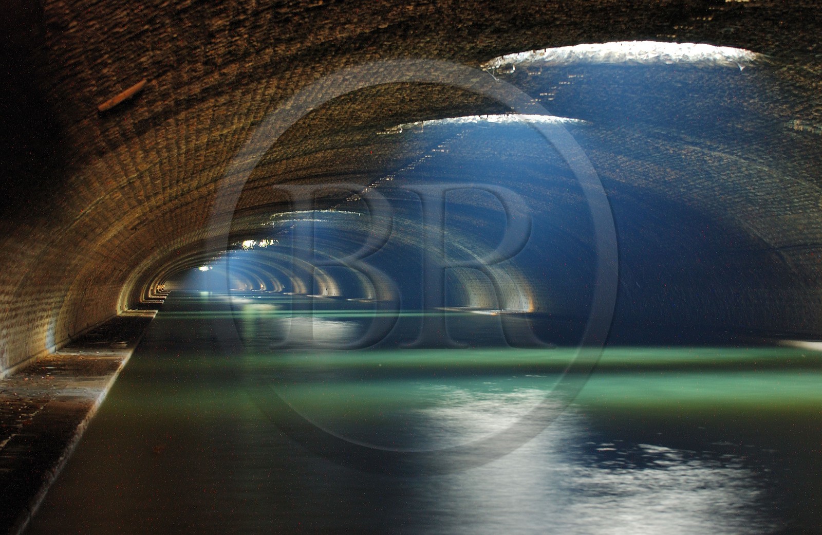 France, Paris (75), canal Saint-Martin, la partie souterraine sous le boulevard Richard Lenoir