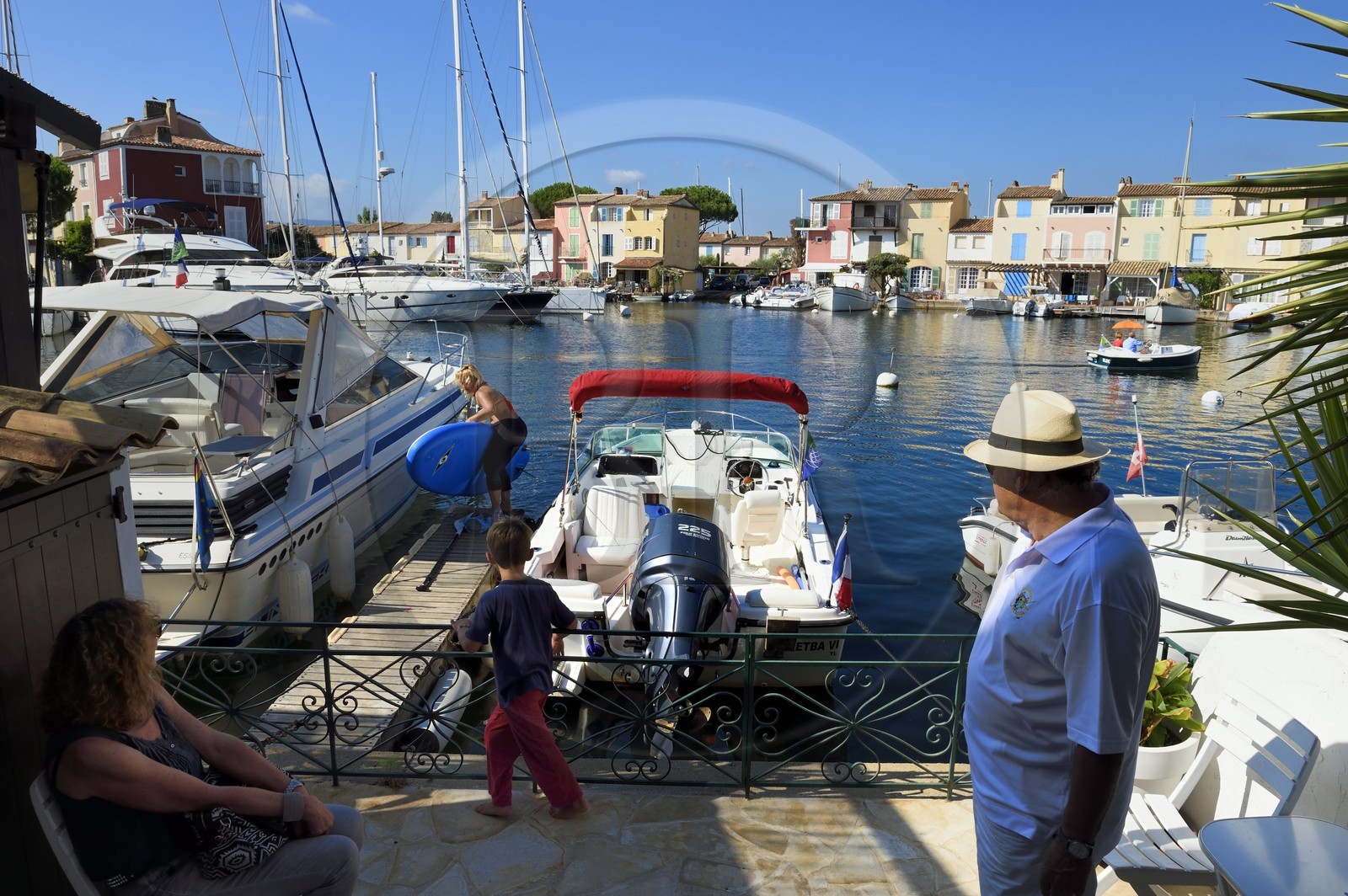 France, Var (83),  golfe de Saint-Tropez, la cité lacustre de Port-Grimaud, à l'arrière de la maison de Jean-Claude Filhastre l'un des habitants pionniers de Port-Grimaud