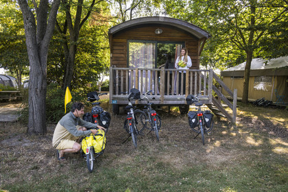France, Maine-et-Loire, Loire valley listed as World Heritage by UNESCO, Saumur towards Saint-Hilaire, Camping Huttopia Saumur, cycling on the banks of the Loire and installation in a trailer, bike with a trailer carrying camping equipment