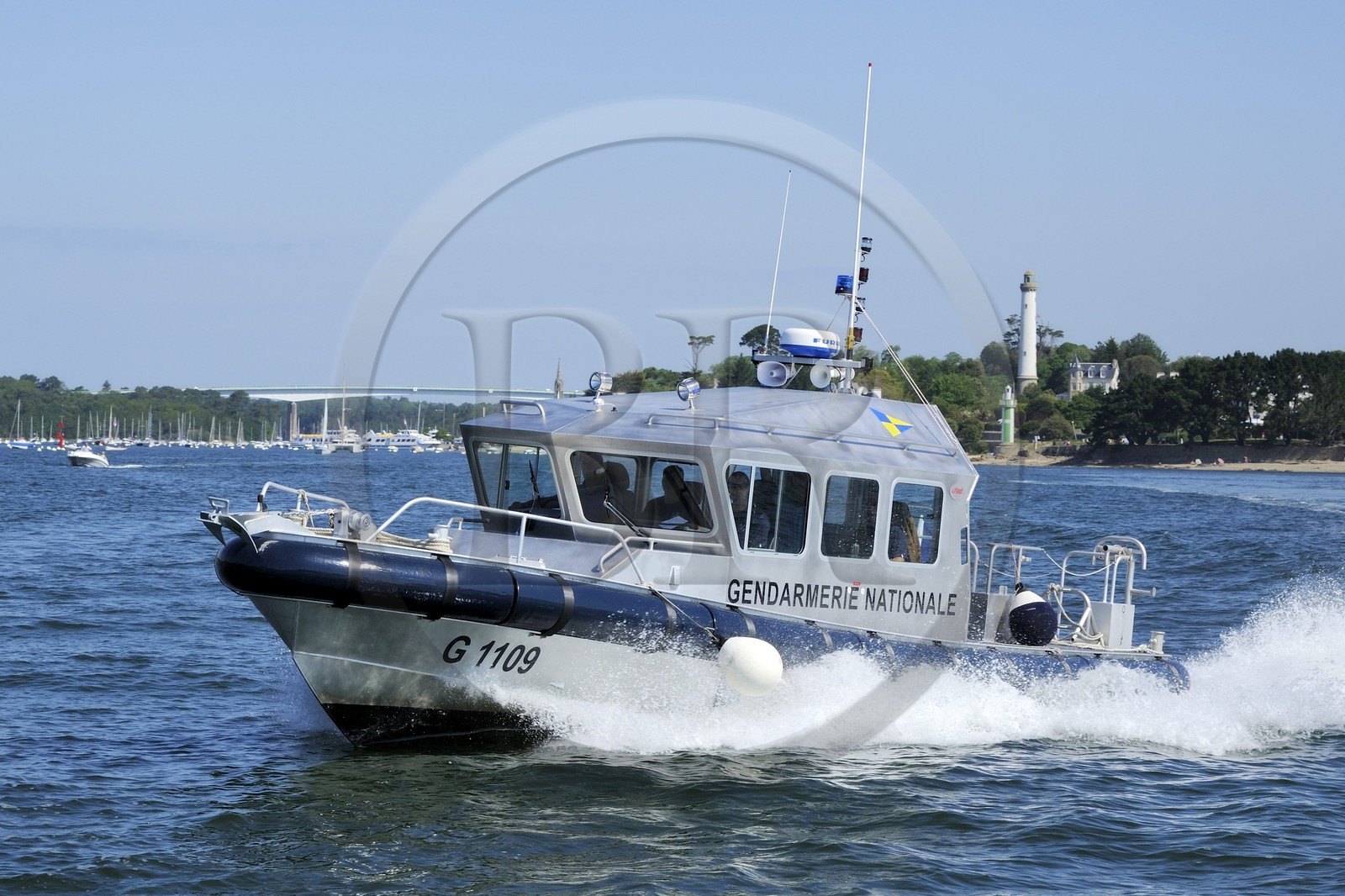 France, Finistère (29),  Bénodet, Anse du Trez, sortie de l'estuaire de l'Odet, patrouille du bateau de gendarmerie