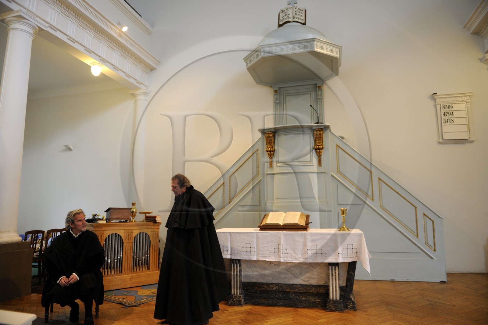 France, Bas-Rhin (67), Strasbourg, temple de la rue du Bouclier, répétition d'un pièce de théatre de Jean Pierre Schlagg où Calvin (Alain Moussay) disserte avec Castellion (Thomas Kempf)