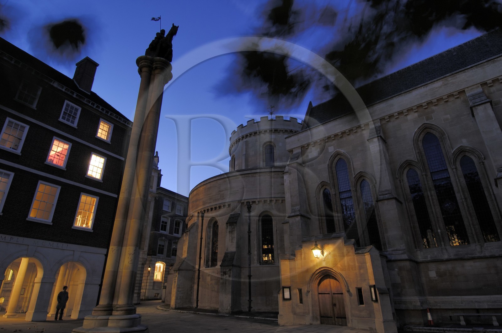 Royaume-Uni, Angleterre, Londres, statue équestre de deux Templiers sur un cheval devant Temple Church