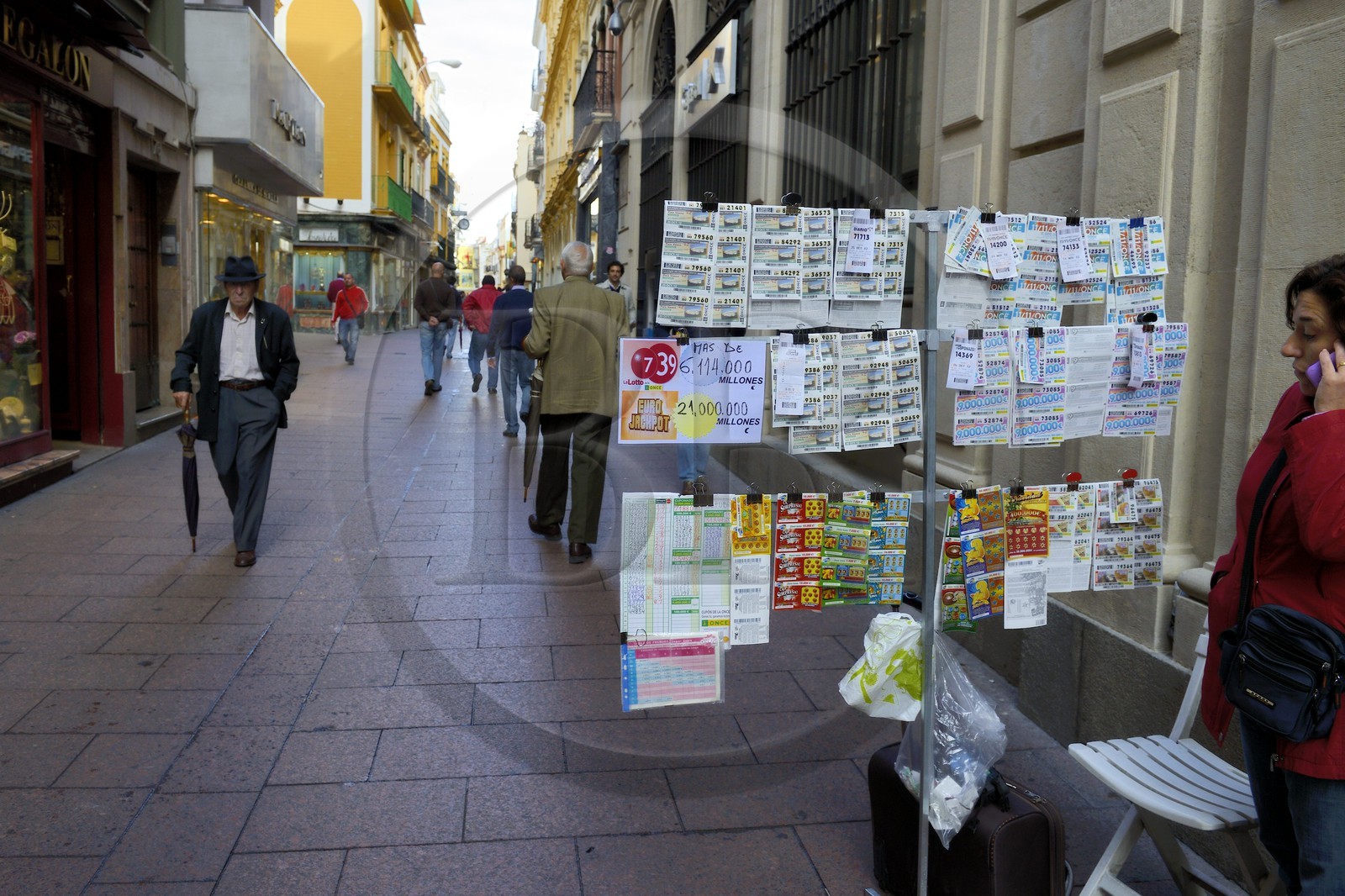 Espagne, Andalousie, Séville,vente de tickets de loterie dans la calle Sierpes