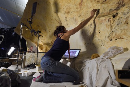 France, Dordogne (24), Montignac, l’Atelier des Fac-Similés du Périgord (AFSP) spécialisé dans la reproduction minérale de parois ornées de la préhistoire et en charge de la reconstitution fidèle des parois de la grotte de Lascaux, reproductions des peintures, mention obligatoire Atelier des Fac-Similés du Périgord