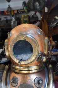 France, Var, Saint-Tropez, place de l'Ormeau, La Vieille Mer marine antiques store, diving suit