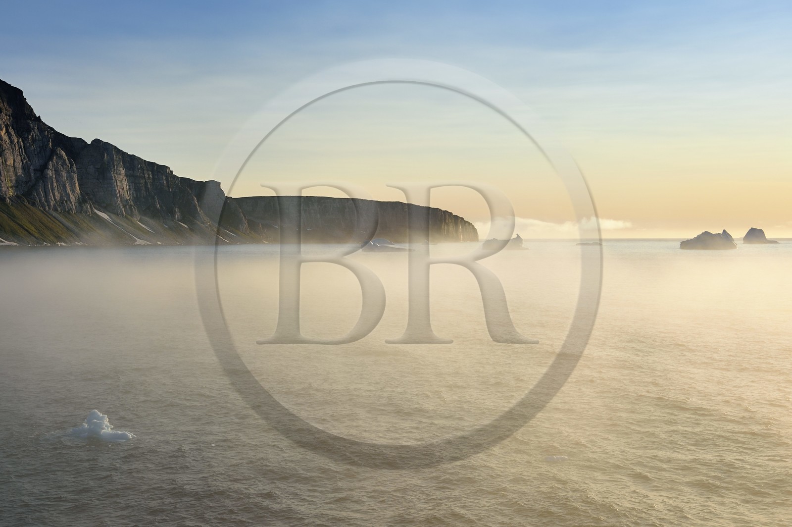 Greenland, North West coast, Murchison sund north of Baffin Bay, Hakluyt Island cliffs off the western shore of Kiatak (Northumberland Island)