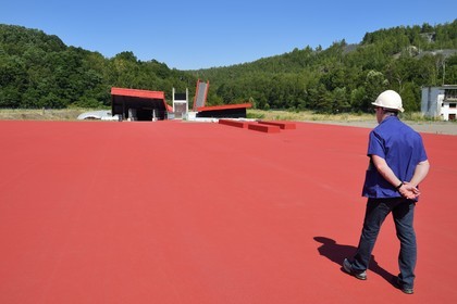 France, Moselle (57), Petite-Rosselle, le musée du carreau Wendel, il se présente sous la forme d’un grand livre ouvert rouge qui symbolise l’histoire de la mine