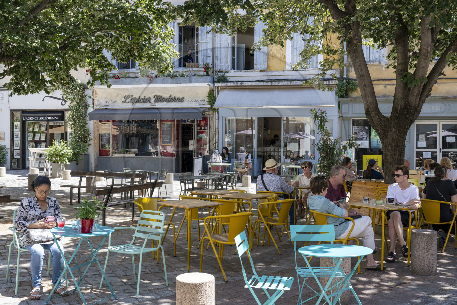 France, Bouches-du-Rhône (13), Arles,  place  Paul Doumer au coeur du quartier de la Roquette
