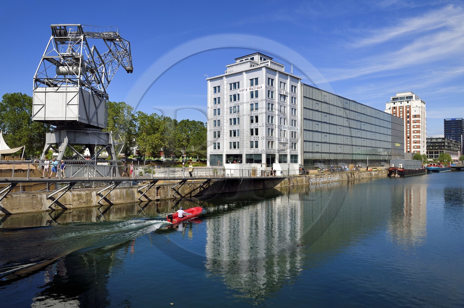 France, Bas-Rhin (67), Strasbourg, amenagement du port du Rhin et reconversion du mole du Bassin d'Austerlitz, presqu'ile Malraux, la médiathèque André Malraux